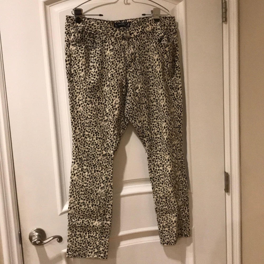 Grand Colony animal printed pants size 16